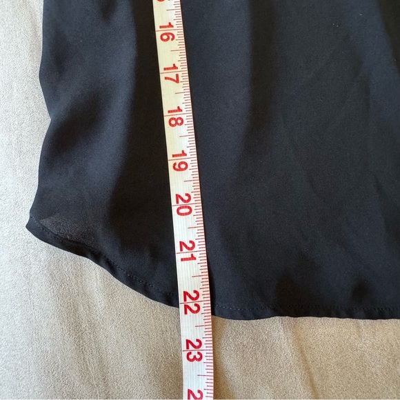 LOFT-PETITES- Black Solid Top, Long Sleeves. Crew Neck.SZ XSP. Button Cl… - Picture 6 of 8